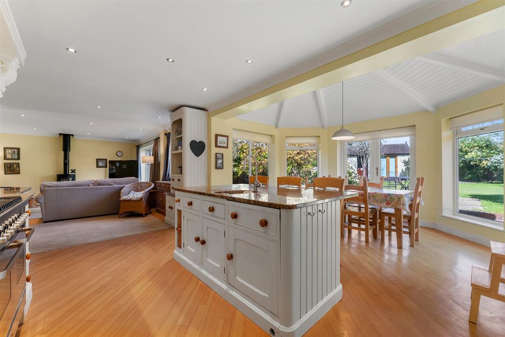 Property photo 3 of 44 Dining Kitchen