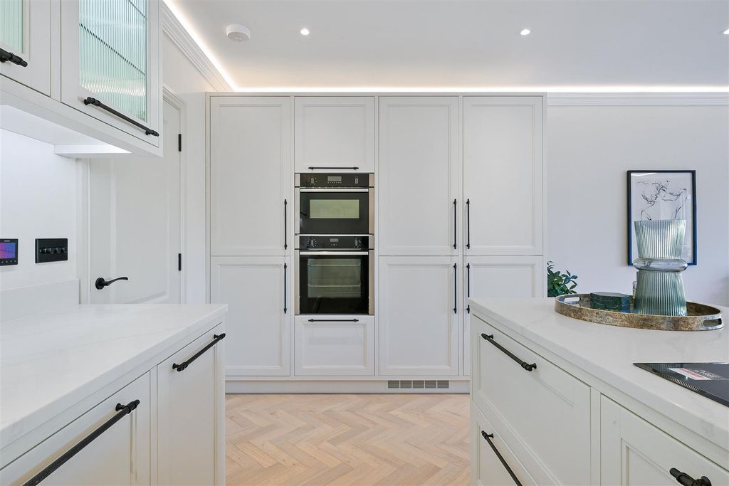 Property photo 2 of 31 Oakwood Avenue, 4- (17).Jpg