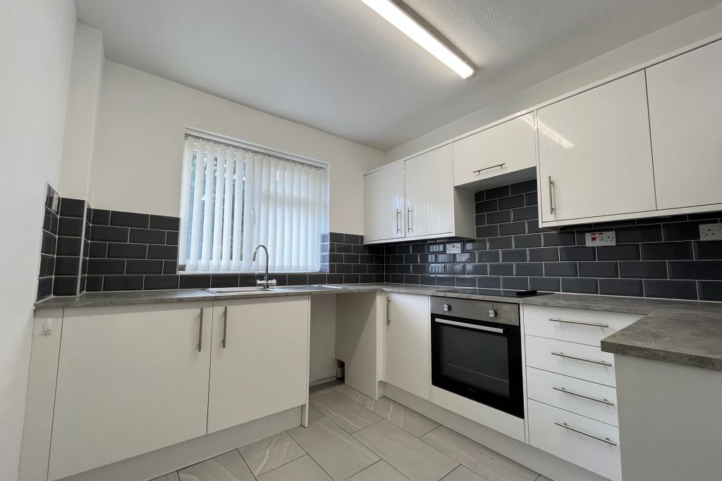 Property photo 2 of 9 Kitchen