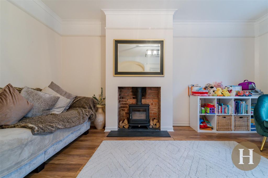 Property photo 3 of 30 Hadleigh Estate Agents-4.Jpg