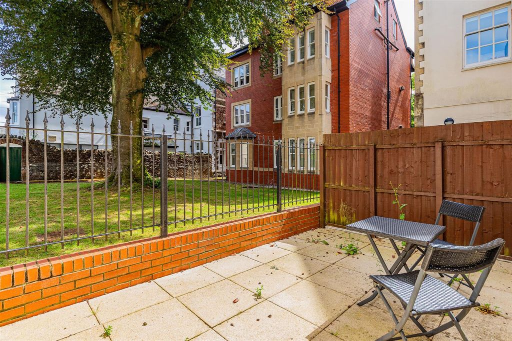 Property photo 2 of 8 Cathedral Road 74-76, 10-5.Jpg