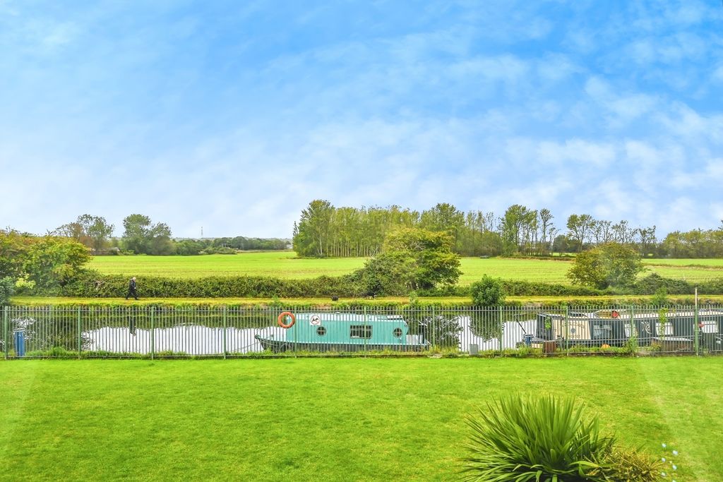 Property photo 3 of 21 Photo