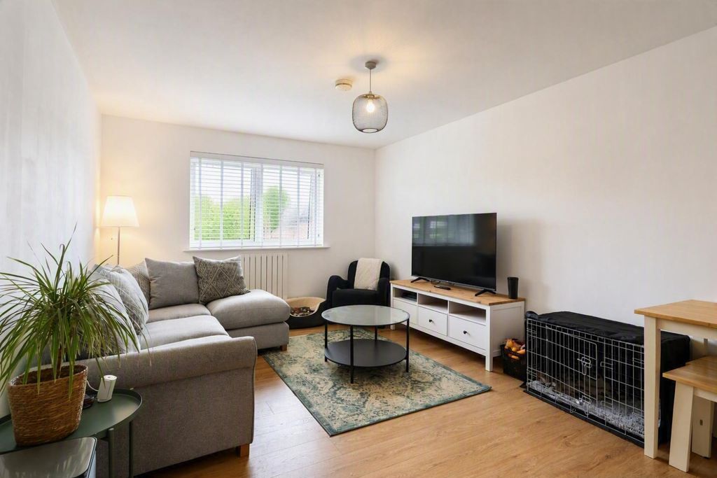 Property photo 1 of 10 Living Room
