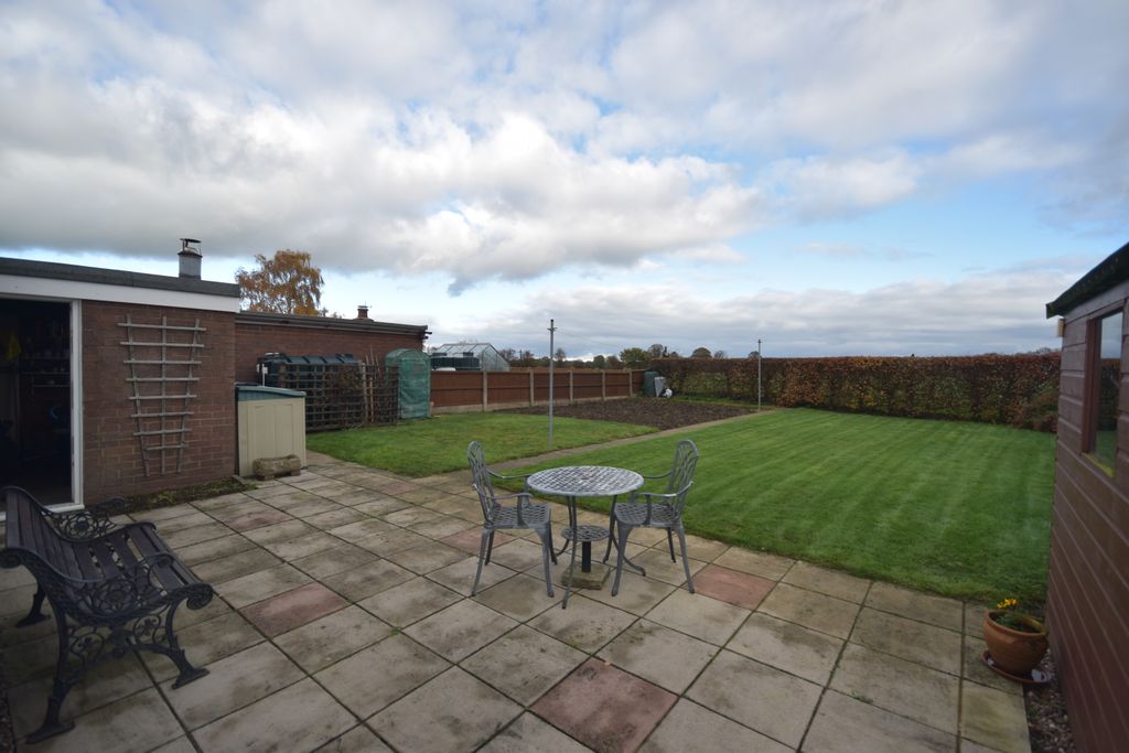 Property photo 2 of 18 Garden