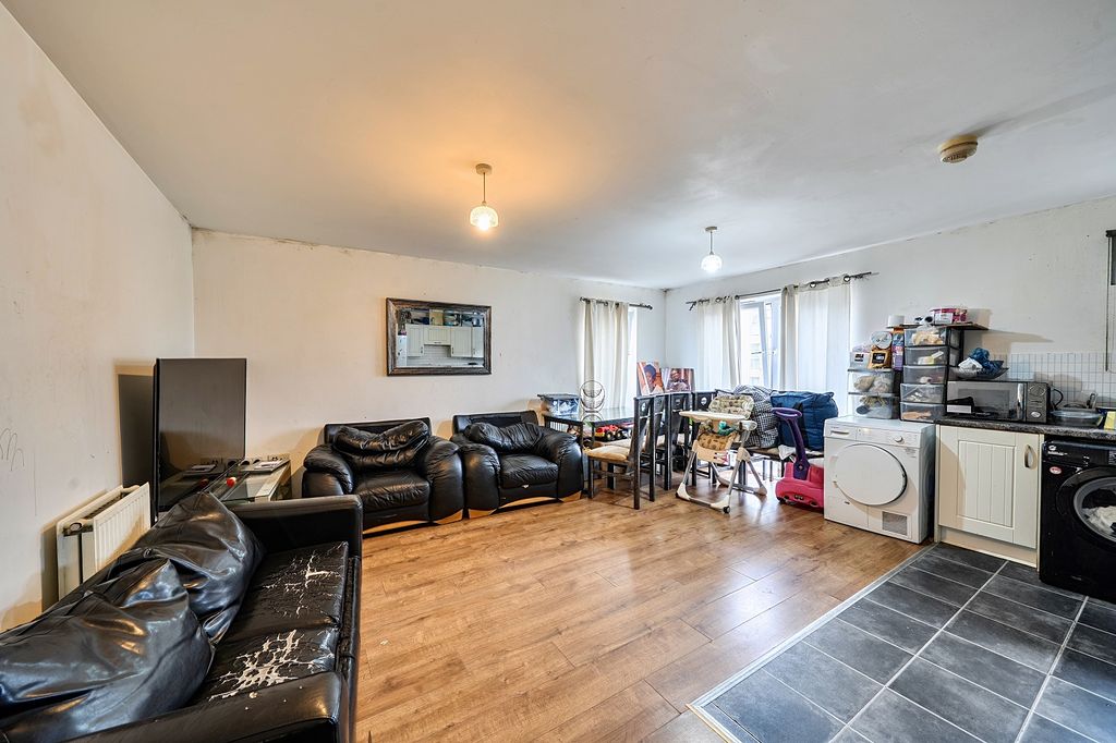 Property photo 3 of 11 Living Room