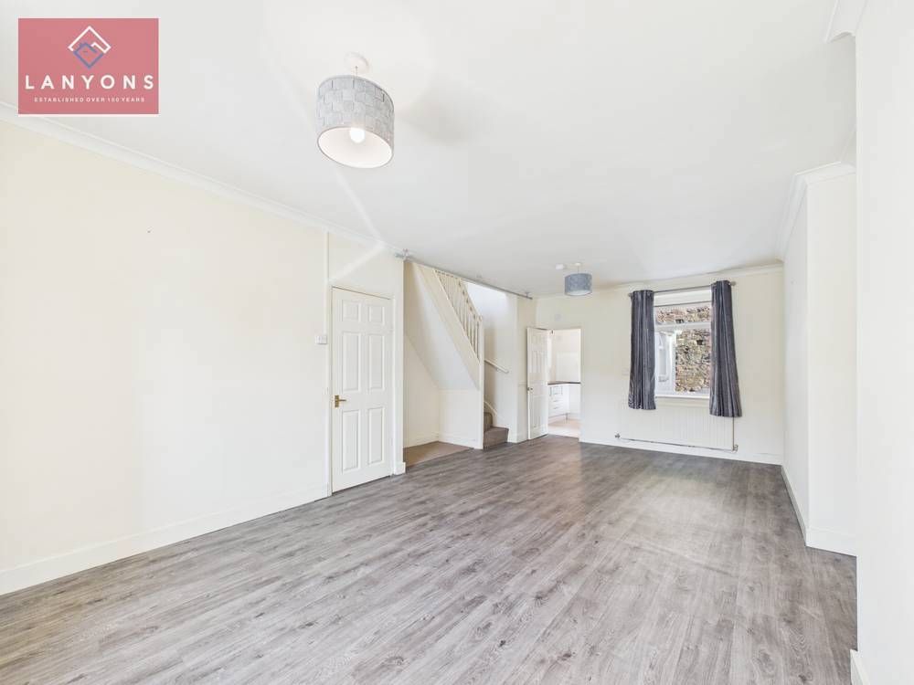 Property photo 3 of 12 Giraffe360-Still003