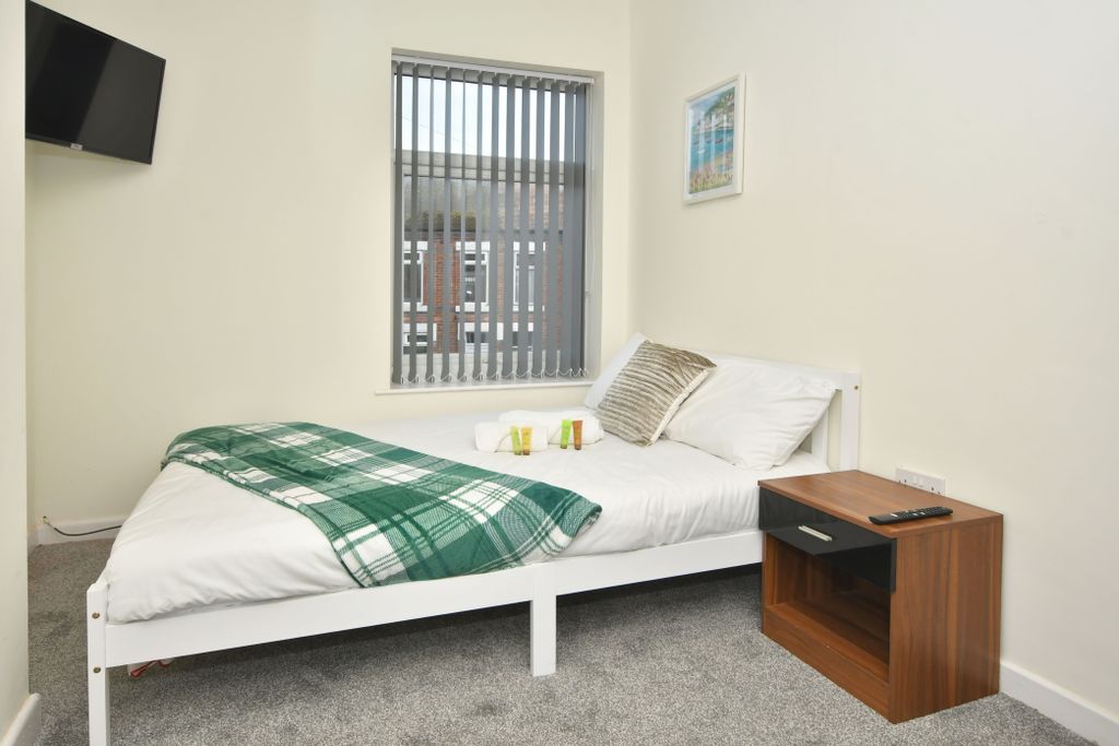 Property photo 2 of 27 Room 4 - Double Room