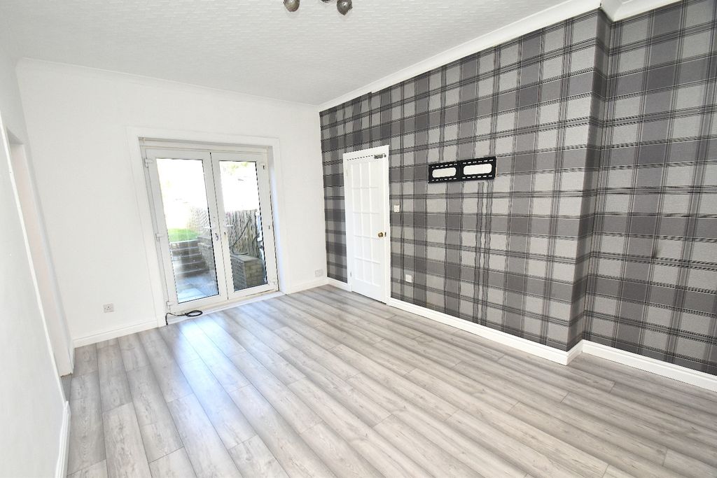 Property photo 2 of 18 4876002