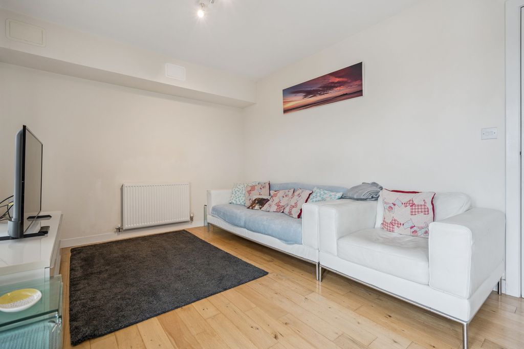 Additional image 4 of 2 bed flat for saleGlendevon Drive, Stirling FK8