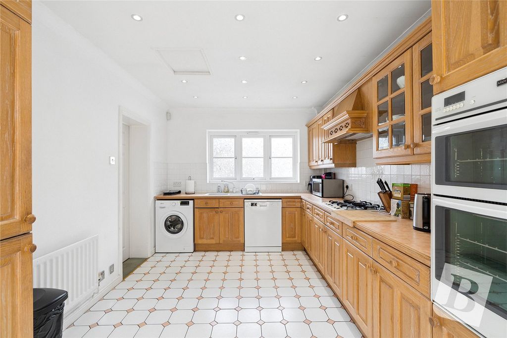 Property photo 2 of 21 Kitchen