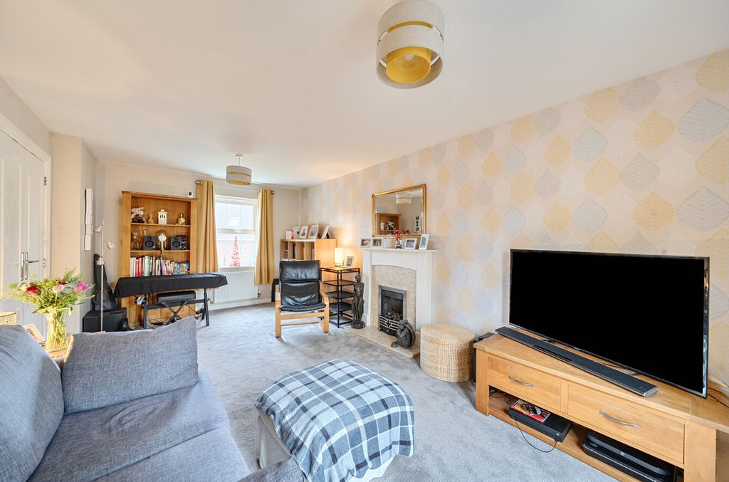 Property photo 3 of 13 13592771568ee1cc5d5342