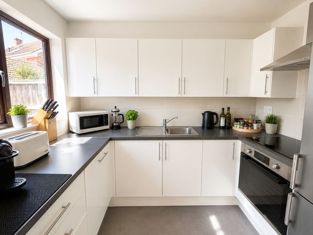 Property photo 3 of 6 Kitchen