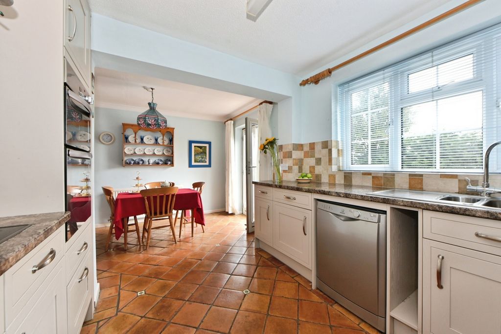 Property photo 2 of 12 Dining Kitchen