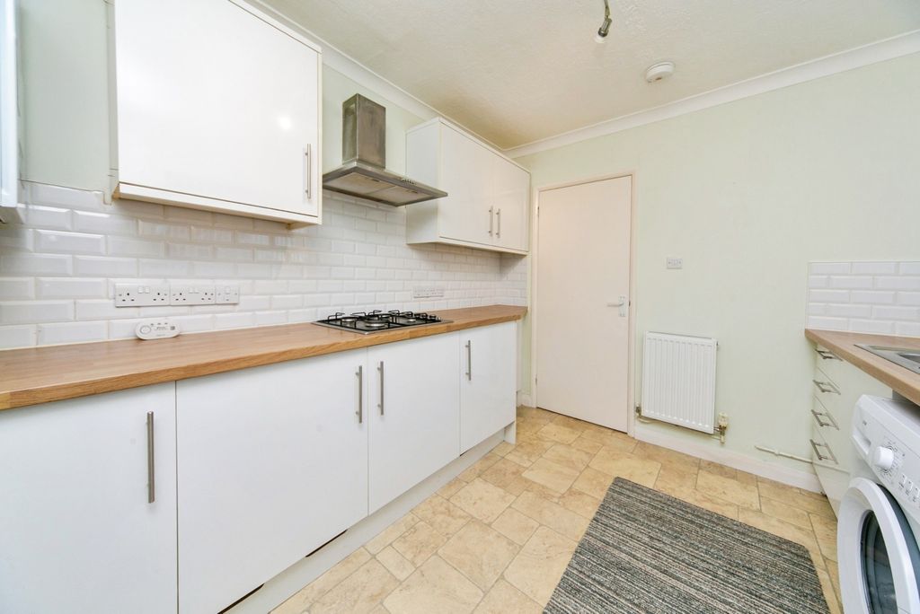 Property photo 3 of 18 Kitchen