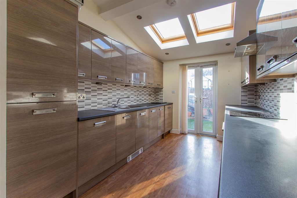 Property photo 3 of 9 Kings Road 137, 2-2.Jpg