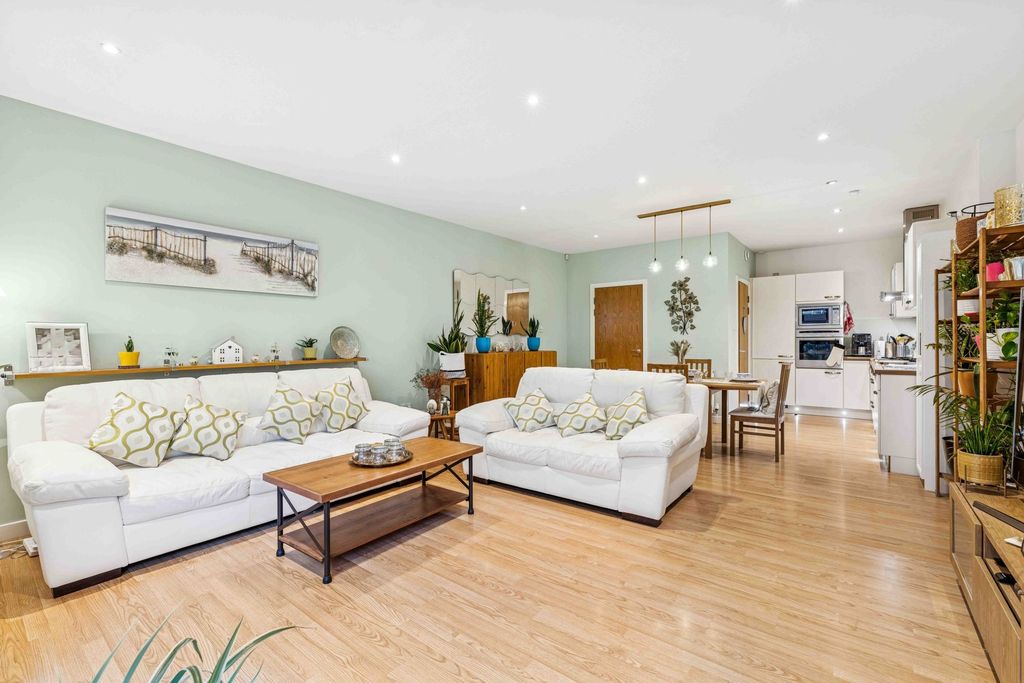 Property photo 3 of 24