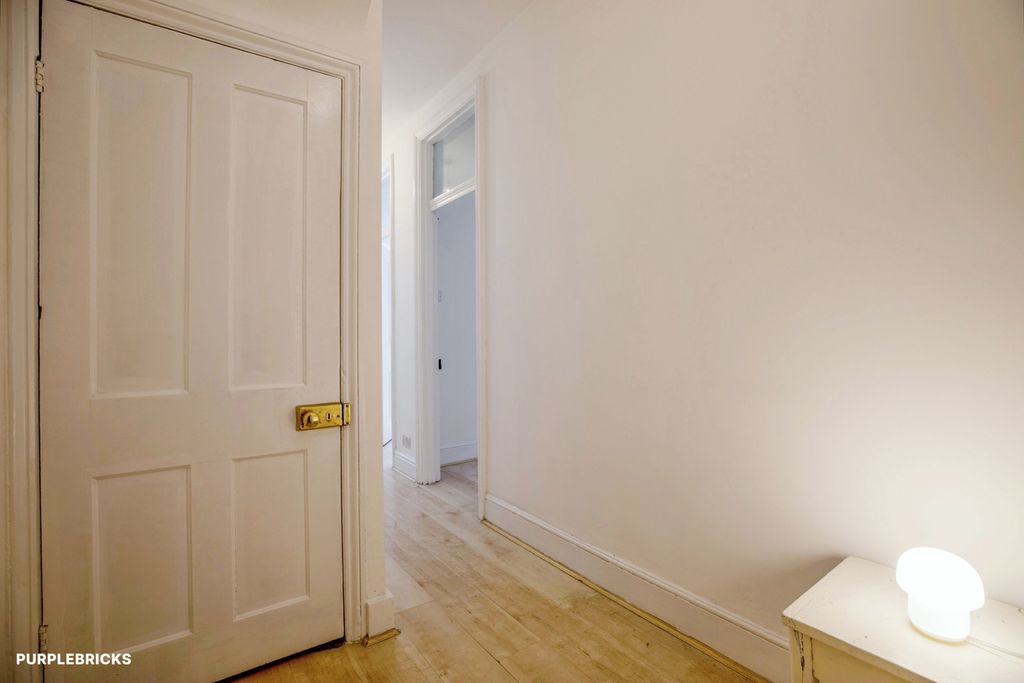 Property photo 3 of 19 Hallway