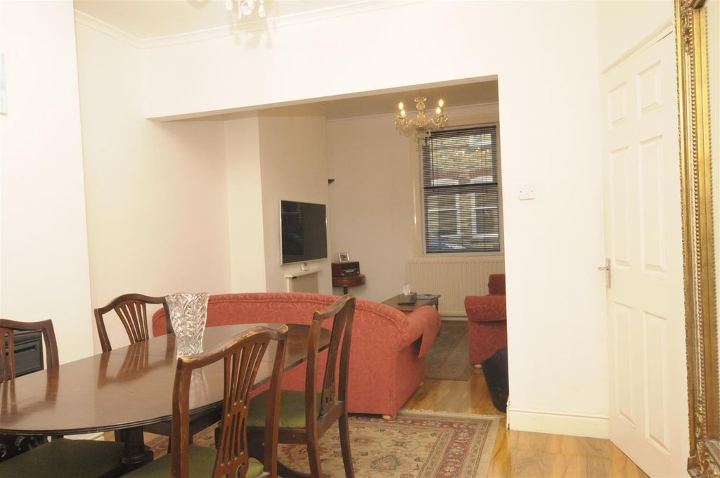 Property photo 2 of 17 Living Back 2.Jpg