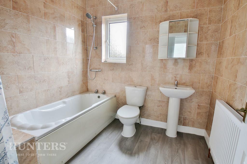 Property photo 3 of 8 Bathroom