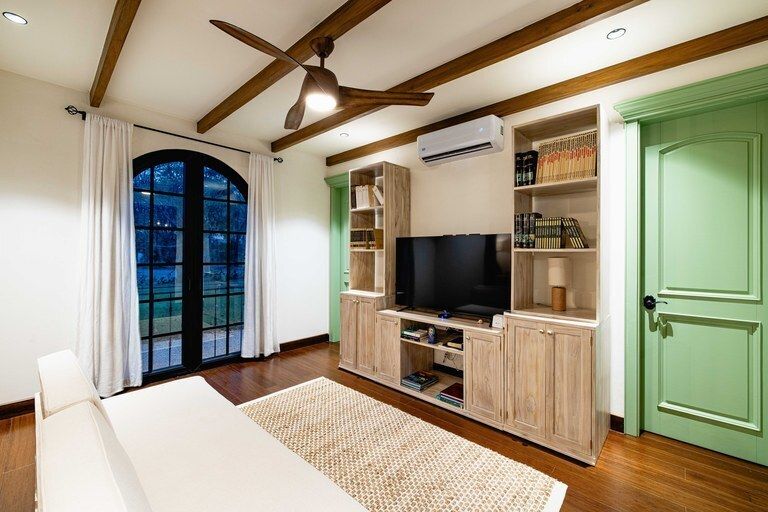 Property photo 3 of 12 <Alttext/>