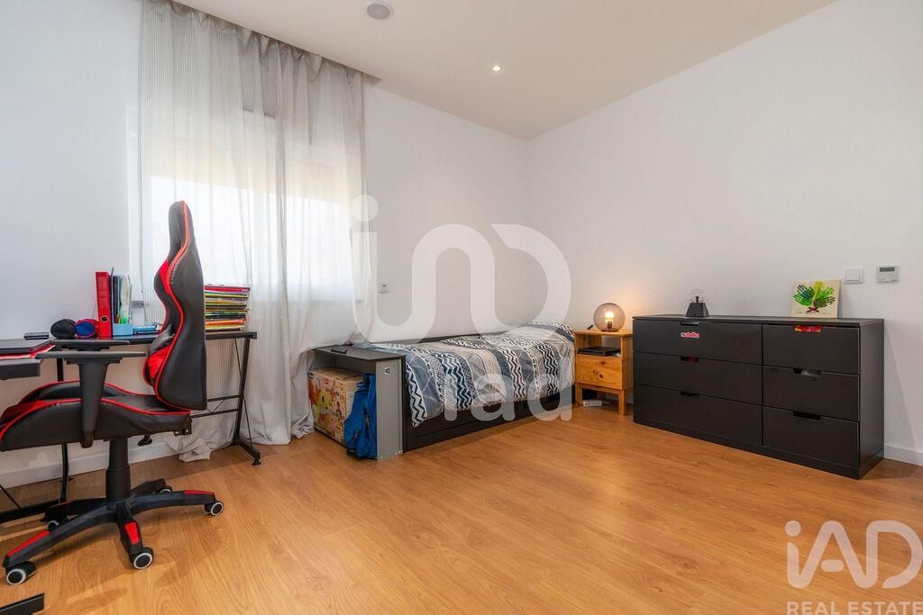 Property photo 2 of 28