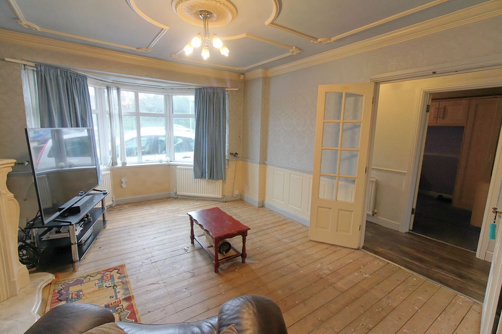 Property photo 2 of 18