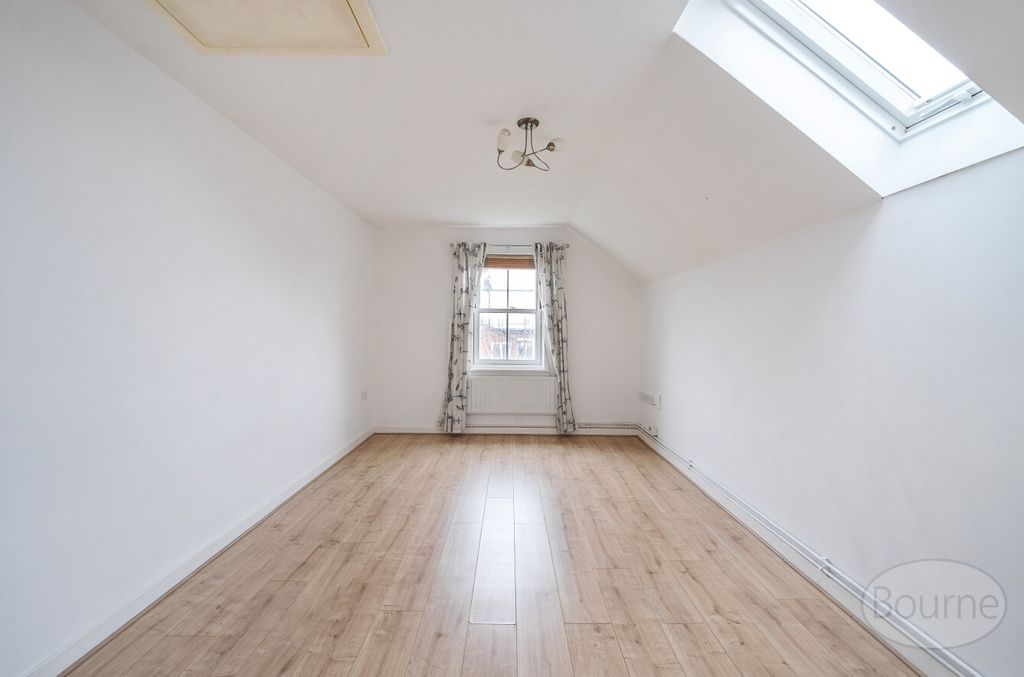 Property photo 3 of 17 Bf2E4973-561d-4c8...