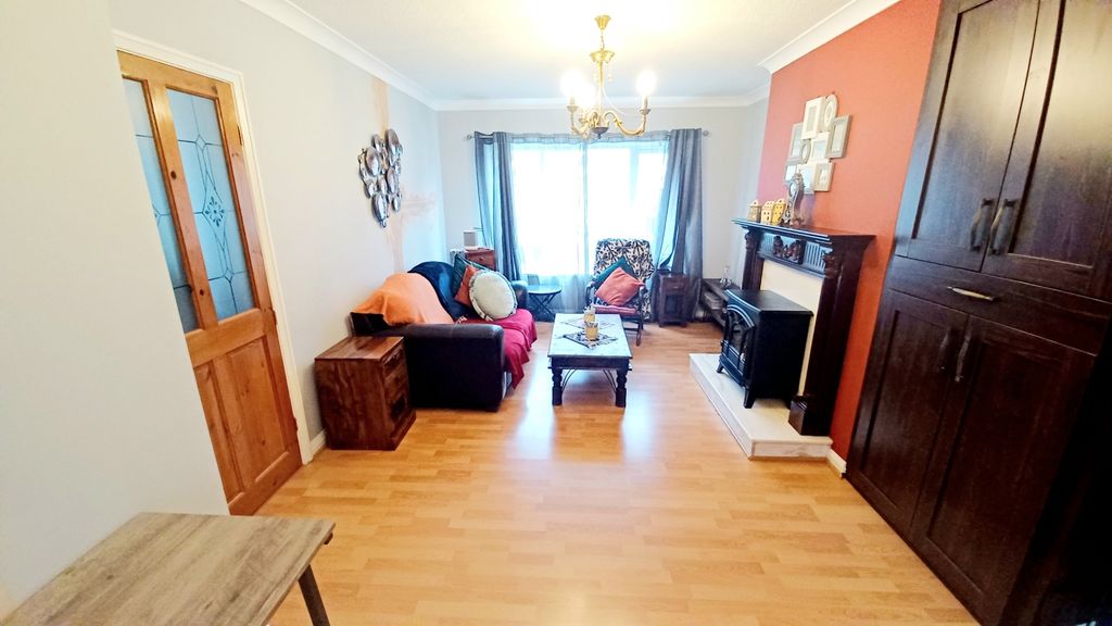 Property photo 2 of 13 20251106_135307