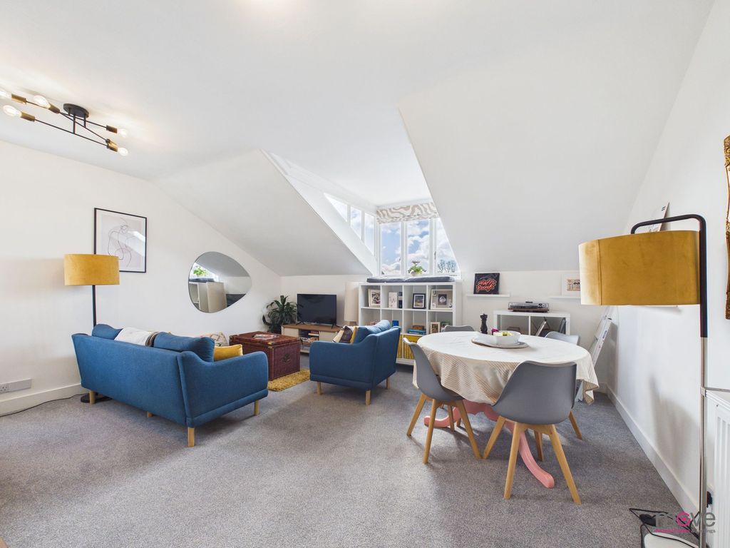 Property photo 3 of 25