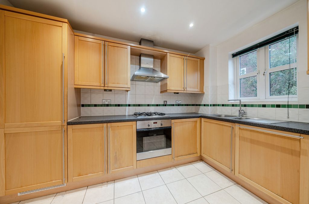 Property photo 3 of 9 Kitchen