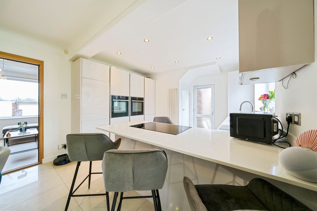 Property photo 3 of 24