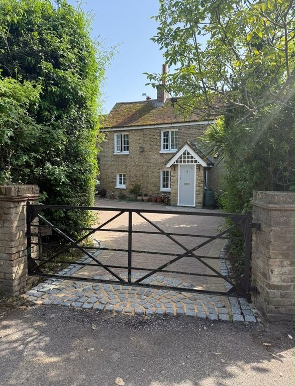 Property photo 2 of 39