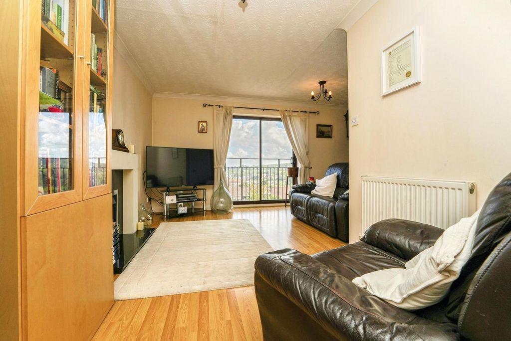 Property photo 2 of 19 Pbox-Img.Jpg