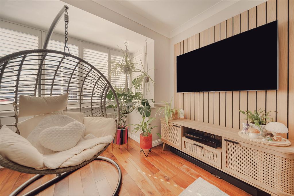 Property photo 3 of 21 Bentley Rd-35.Jpg