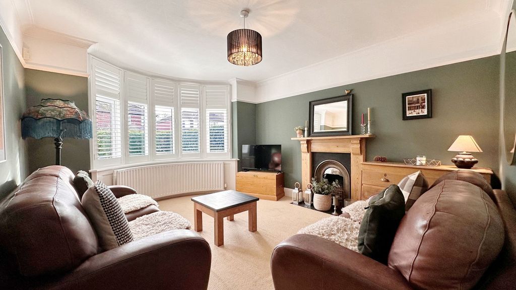 Property photo 2 of 30 Lounge