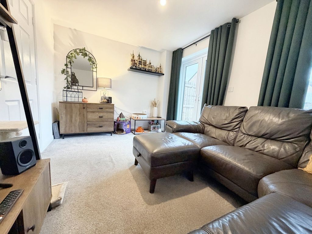 Property photo 2 of 12 Lounge