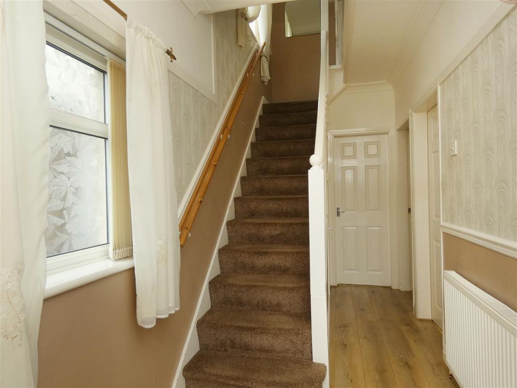 Property photo 3 of 21 Hall