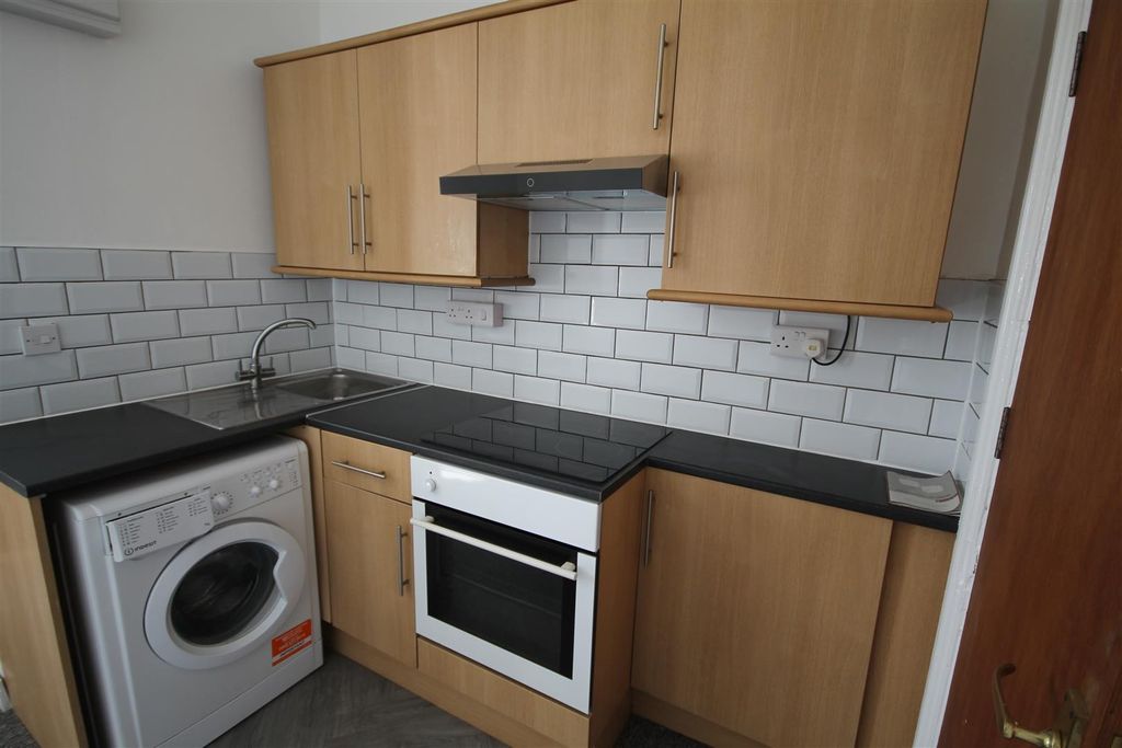 Property photo 2 of 6 Kitchen.Jpg