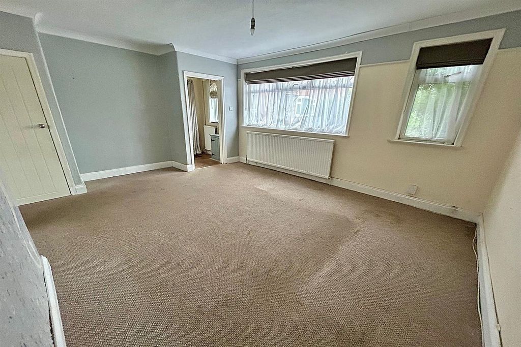 Property photo 2 of 16 Living Room