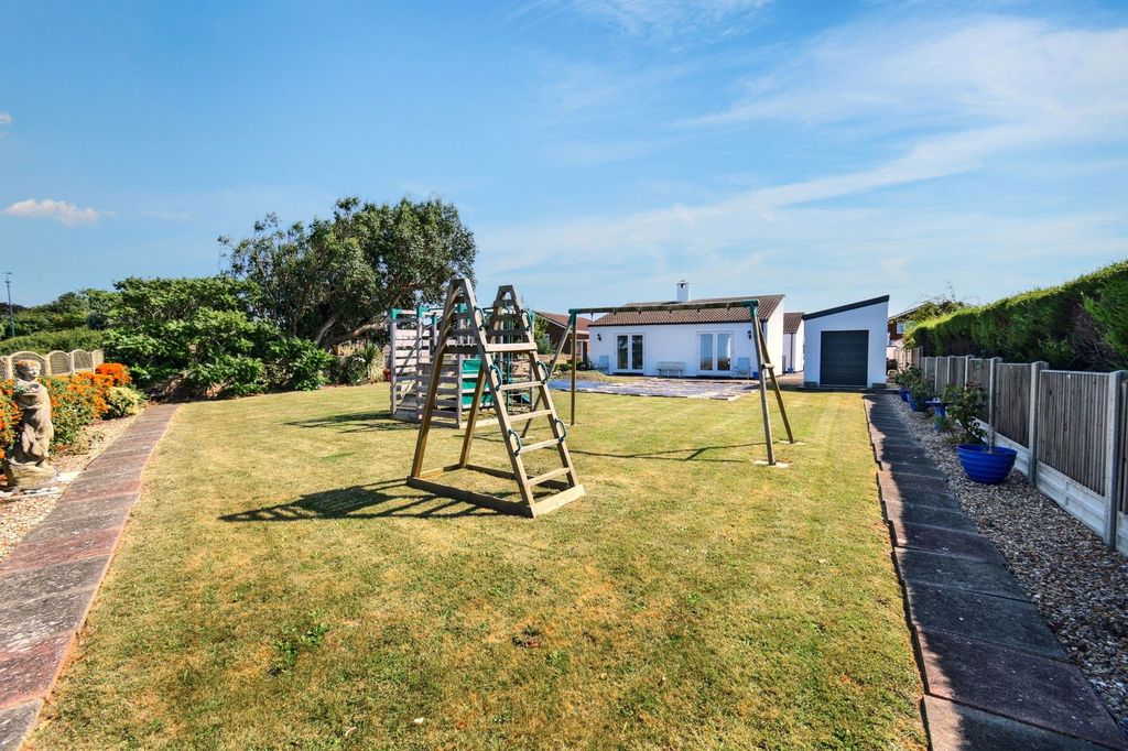 Property photo 2 of 20