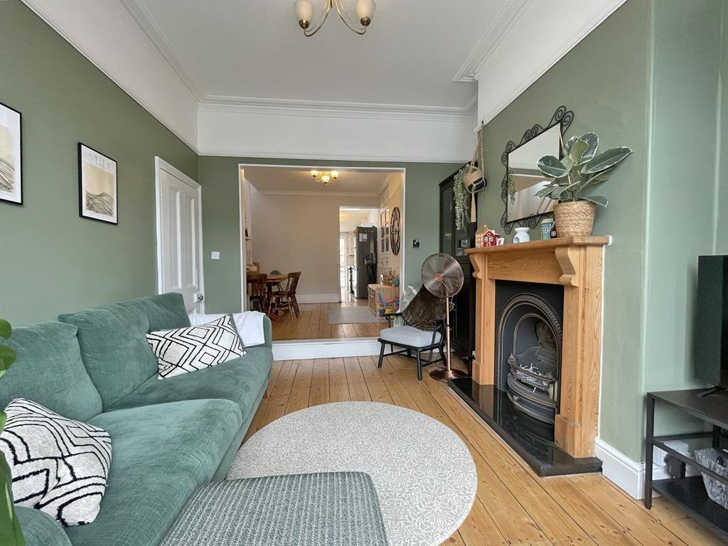 Property photo 3 of 18 Lydford Park Road 43 - Lounge 2.Jpg