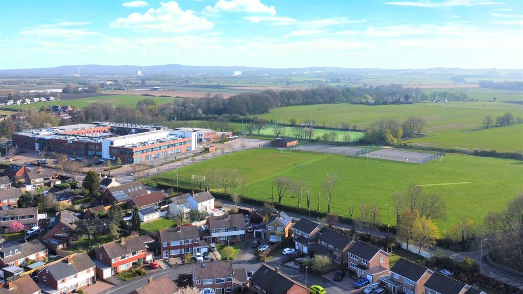 Property photo 2 of 38 Standish Drive