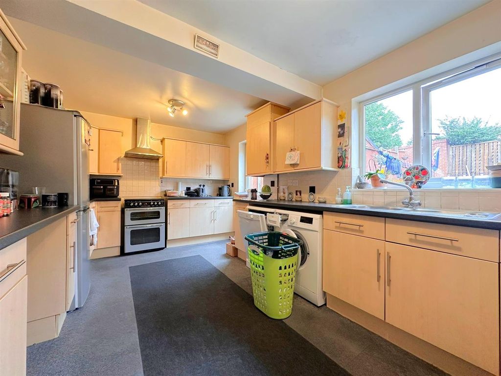Property photo 3 of 15 Kitchen