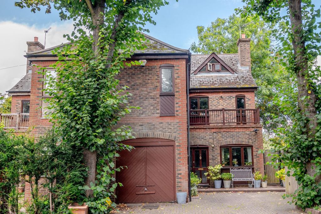 Property photo 1 of 18