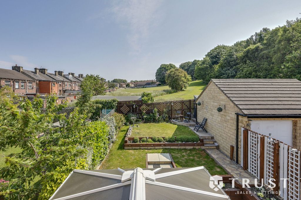 Property photo 2 of 32