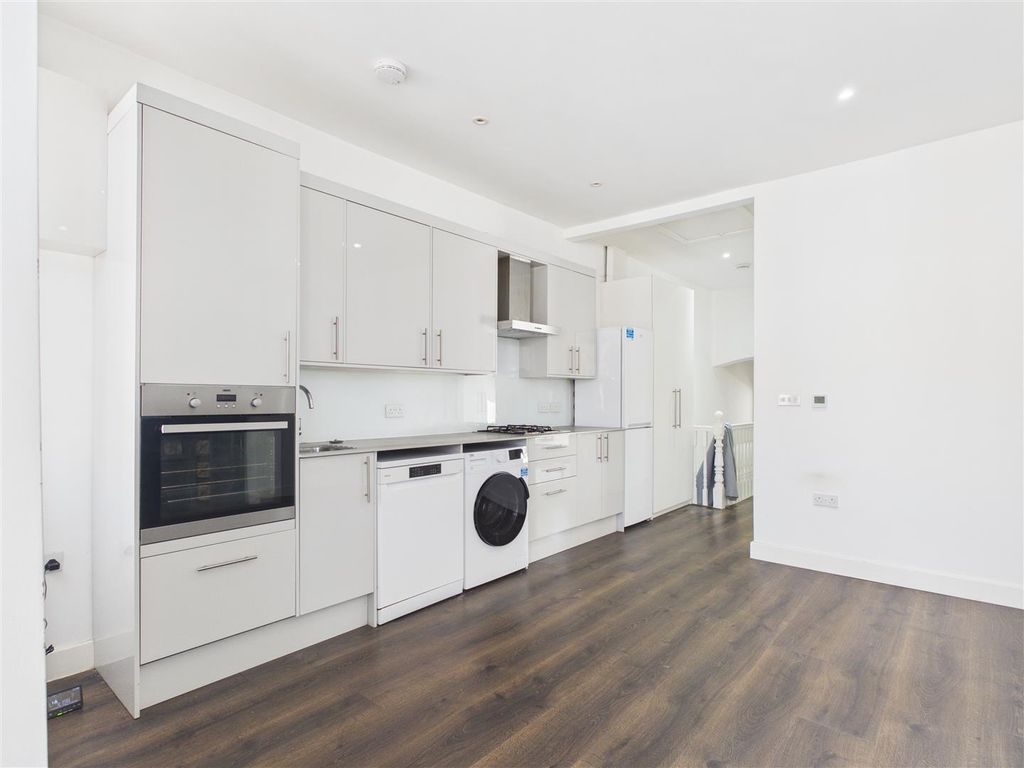 Property photo 3 of 8 Cam04419G0-Pr0071-Still012.Jpg