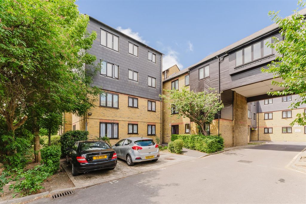 Property photo 1 of 12 10 Kipling Court Outside.Jpg