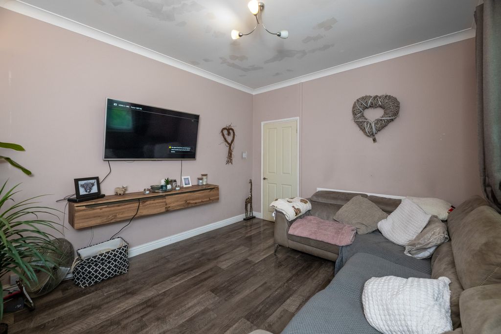 Property photo 3 of 32