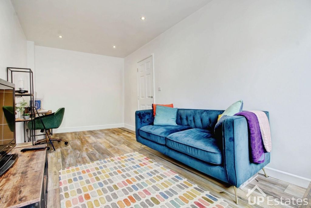 Property photo 3 of 28