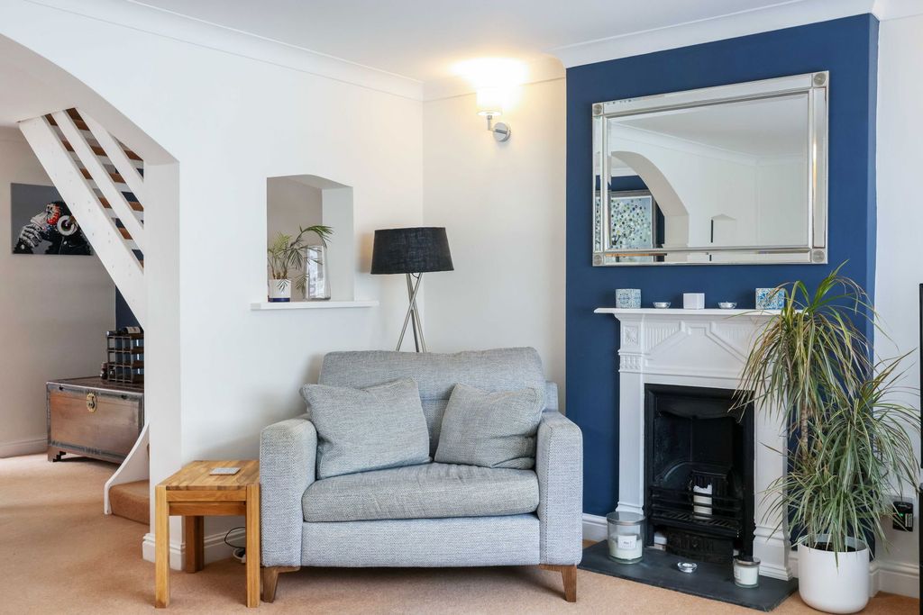 Property photo 2 of 19